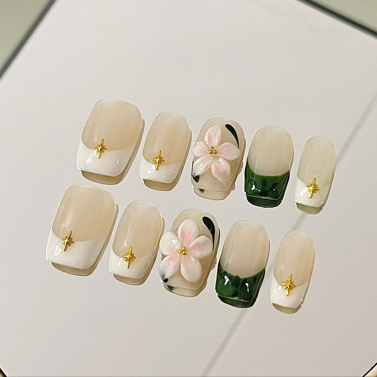 Short 3D Flower French Tip Press-On Nails | Reusable Manicure| Fake Nails False Nails