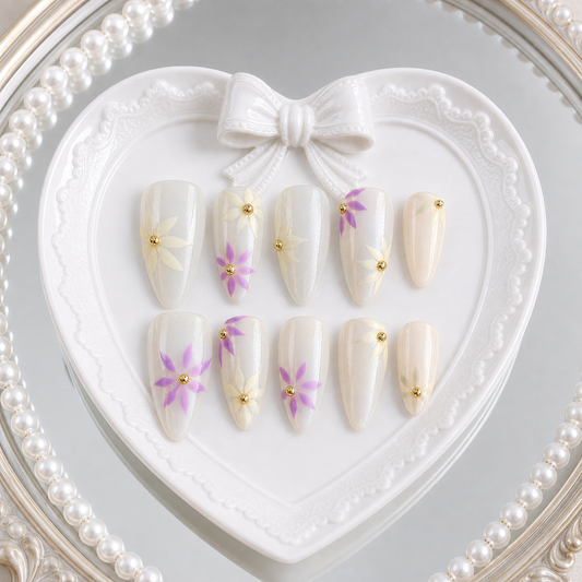 Wisteria Kiss heart tray