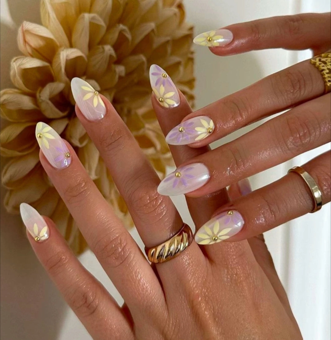 Pastel Daisy Handmade Acrylic Press-On Nails | Shimmer Pearl & Gold Accent | Reusable Floral Manicure| Fake Nails False Nails
