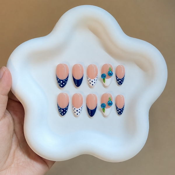 Blueberry Polka - Liliana Nail's